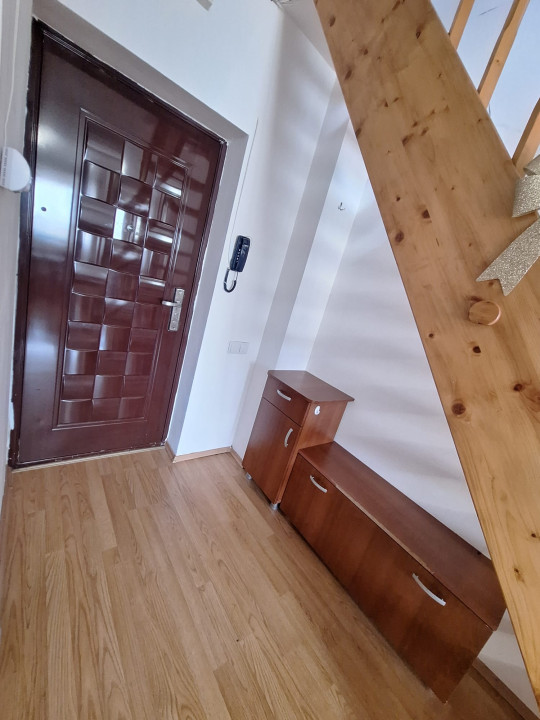 De vanzare mansarda luminoasa si intima in Terezian. 