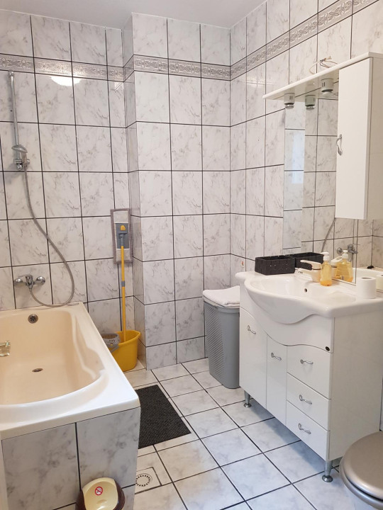 Apartament la casă - 2 camere - Ștrand- de închiriat 