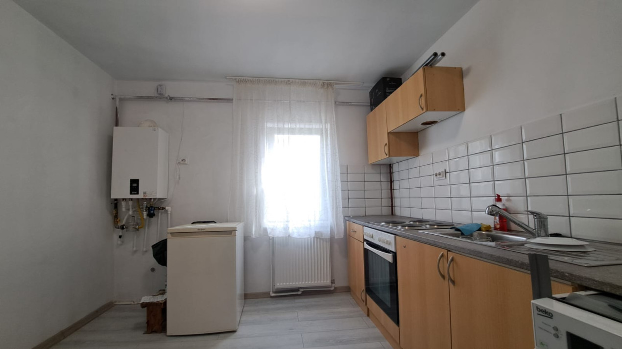 Apartament 2 camere, semidecomandat, Rovine