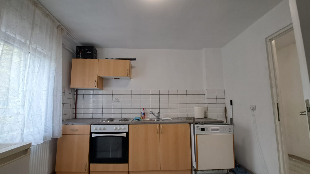 Apartament 2 camere, semidecomandat, Rovine