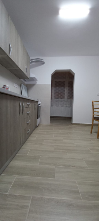 Apartament 2 camere decomandat, renovat recent, V. Aron