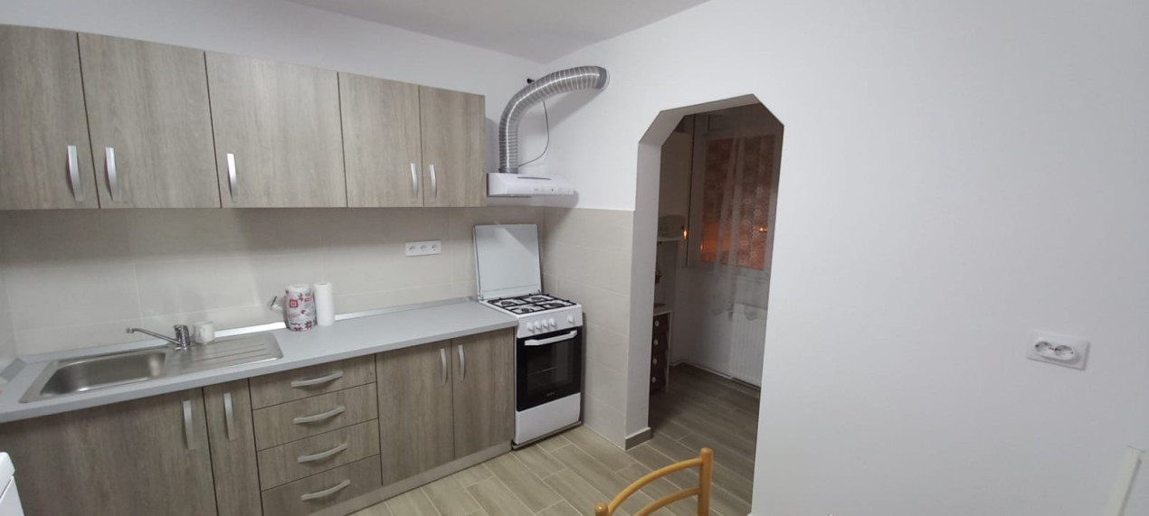 Apartament 2 camere decomandat, renovat recent, V. Aron