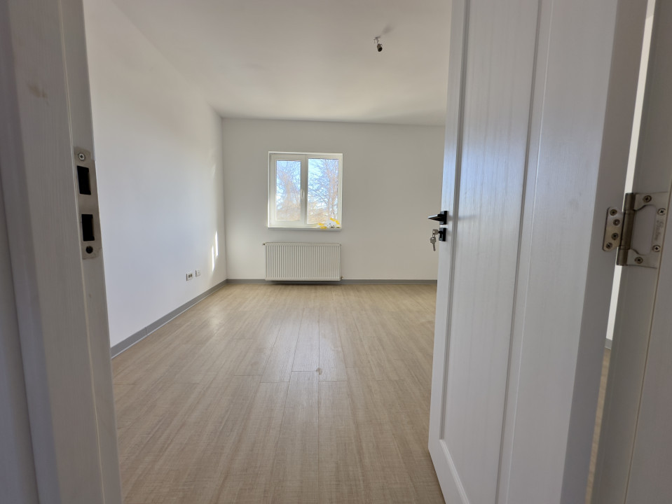 Casă cu 4 Camere, Curte și Terasă Panoramică