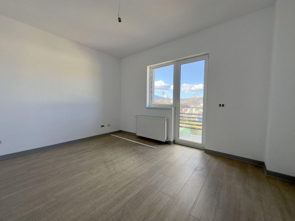 Casă cu 4 Camere, Curte și Terasă Panoramică
