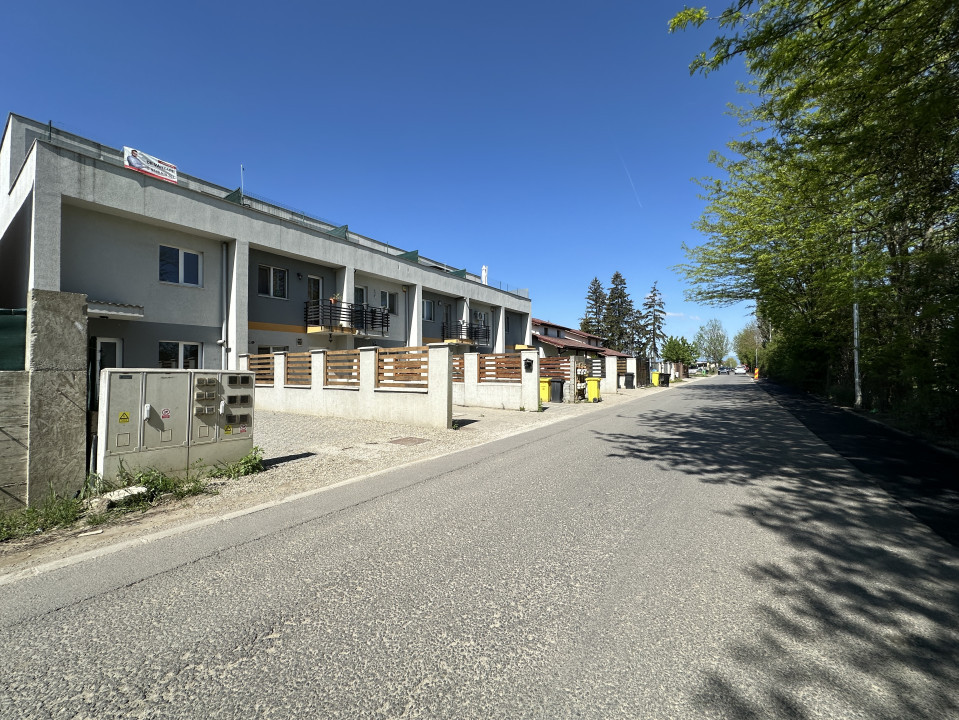 Casă cu 4 Camere, Curte și Terasă Panoramică