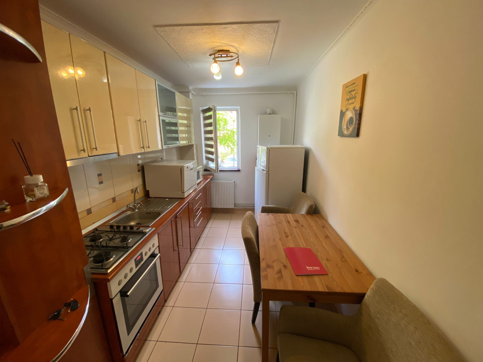 Apartament 2 camere de închiriat - V. Aaron