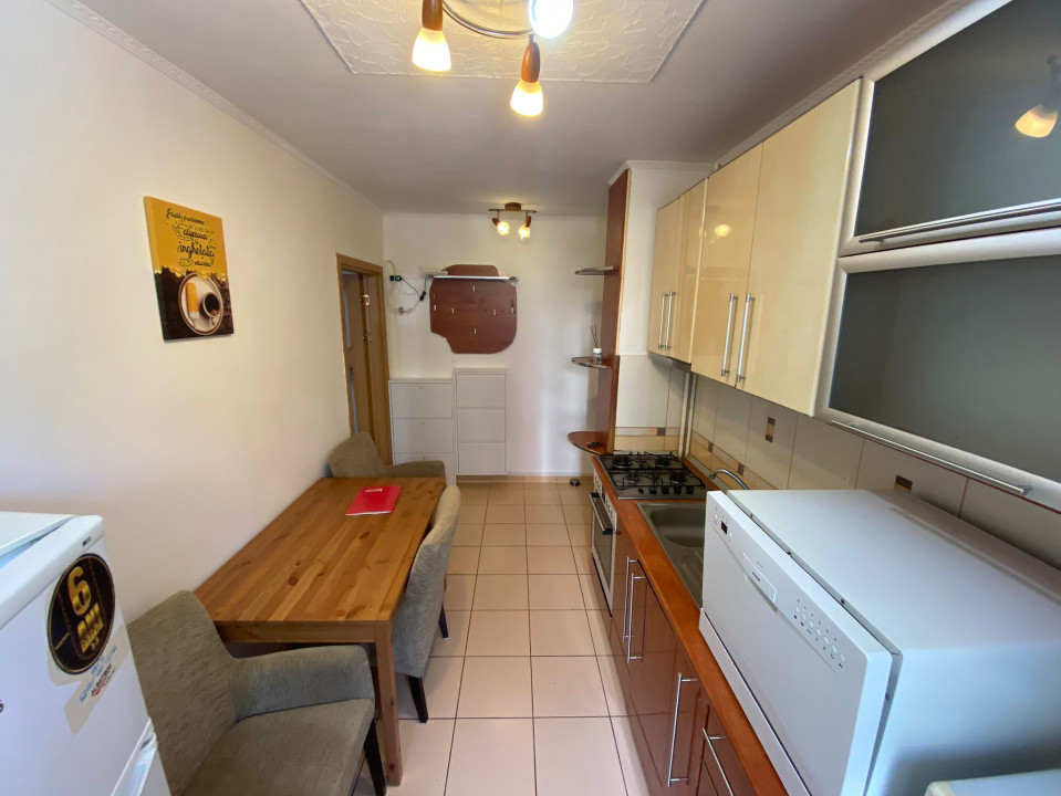 Apartament 2 camere de închiriat - V. Aaron