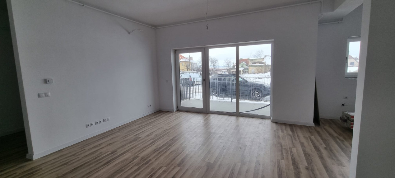 Apartament cu destinatie spatiu comercial - Zona Parcul Sub Arini