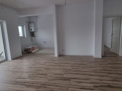 Apartament cu destinatie spatiu comercial - Zona Parcul Sub Arini