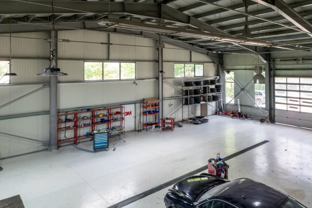 Showroom - Service auto cu structură metalică și dotări avansate 