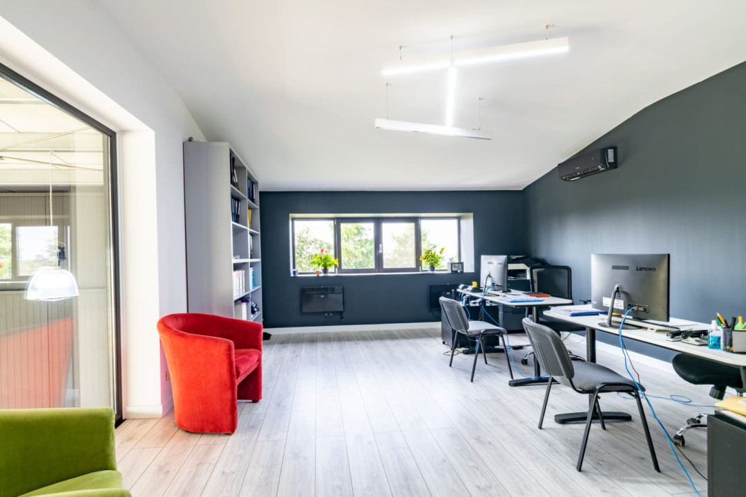 Showroom - Service auto cu structură metalică și dotări avansate 