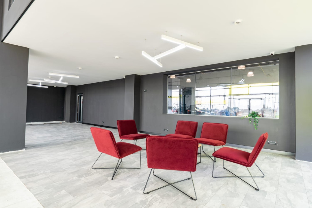 Showroom - Service auto cu structură metalică și dotări avansate 
